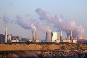 Fossile Kraftwerke stoßen große Mengen an Treibhausgasen aus. Foto: UBA - Teteline / Fotolia.com