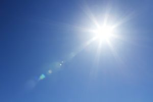 Die Strahlung der Sonne ist der Energielieferant und damit der Motor des Klimas auf der Erde. Foto: UBA: rangizzz / Fotolia.com
